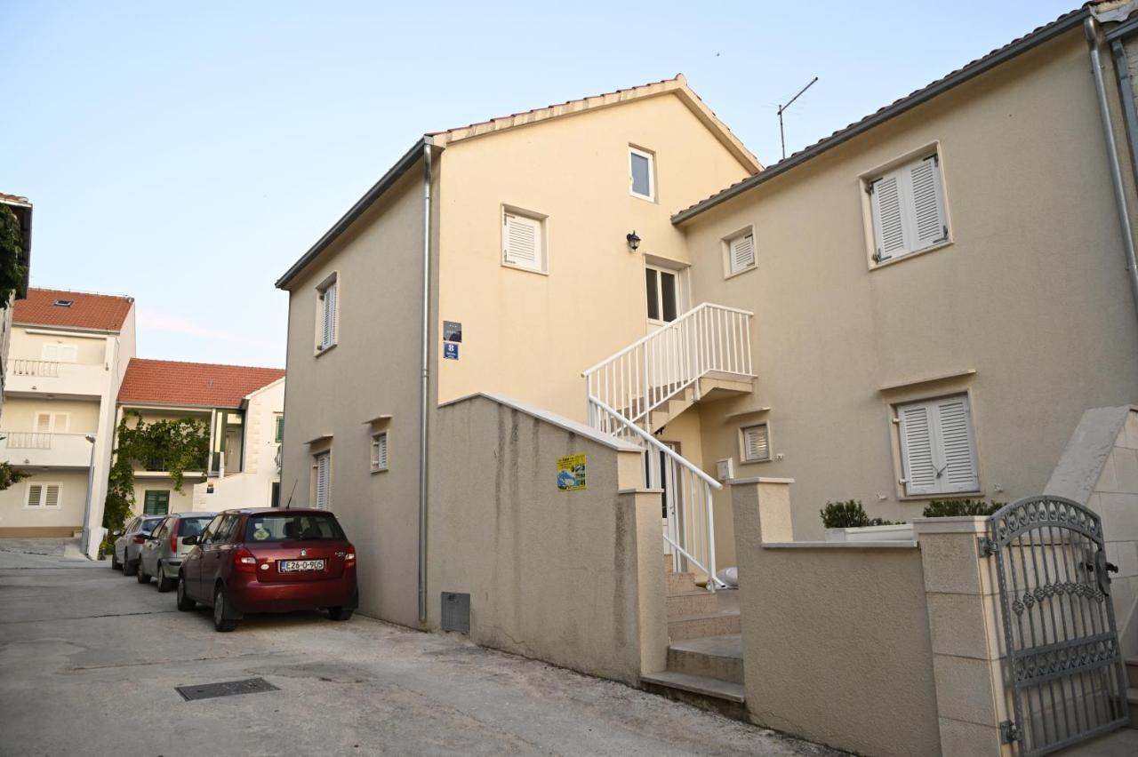 Apartments sea view Miki&Ivana Bol Buitenkant foto